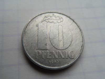 Лот: 10183565. Фото: 1. Германия (ГДР) 10 пфеннигов 1982. Германия и Австрия