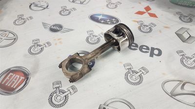 Лот: 23591230. Фото: 1. Поршень с шатуном Subaru Pleo... Двигатель и элементы двигателя