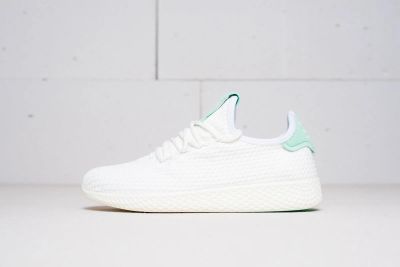 Лот: 11707764. Фото: 1. Кроссовки Adidas Tennis Hu × Pharrell... Кеды, кроссовки, слипоны