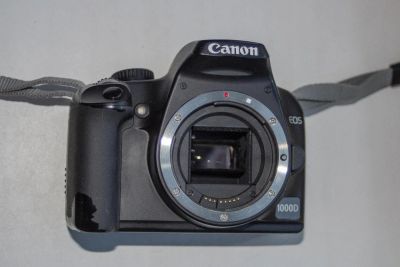 Лот: 9514811. Фото: 1. Зеркальный фотоаппарат Canon EOS... Цифровые зеркальные