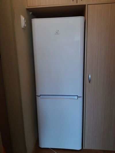 Лот: 15989414. Фото: 1. Холодильник indesit б\у. Холодильники, морозильные камеры