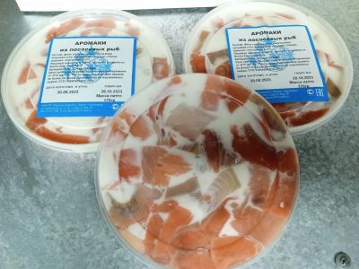Лот: 20766550. Фото: 1. Аромаки из лососевых в майонезной... Икра, рыба, морепродукты