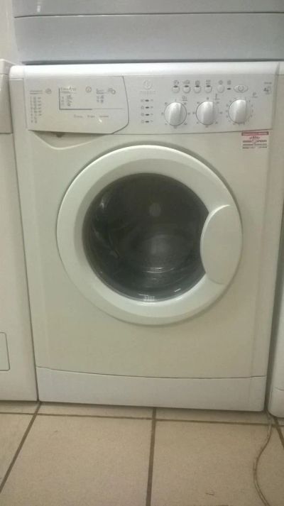Лот: 6814035. Фото: 1. Стиральная машина Indesit widl86... Стиральные машины