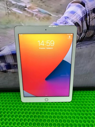 Лот: 18575798. Фото: 1. Планшет Apple iPad 128 gb (2017... Планшеты