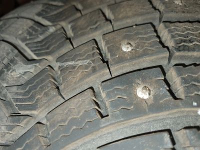 Лот: 17166513. Фото: 1. Зимняя на шипах 255/50 r20 michelin... Шины