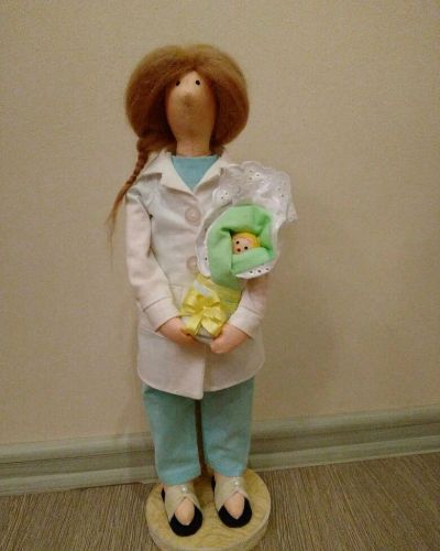 Лот: 10649469. Фото: 1. тильда-врач акушер-гинеколог. Авторские куклы, игрушки, поделки