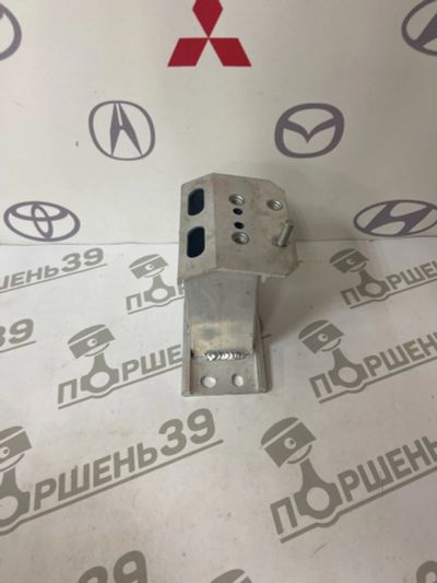 Лот: 19372361. Фото: 1. Крепление Toyota PRIUS A W3# 09-15... Кузов