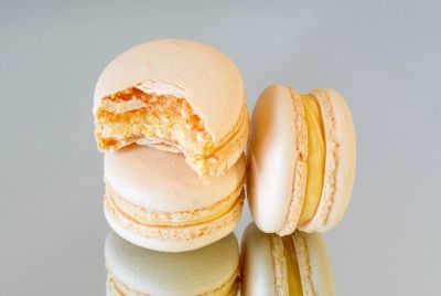 Лот: 15652797. Фото: 1. Пирожные Macaron "апельсин - мартини... Торты, пирожные