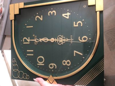 Лот: 12767037. Фото: 1. Часы настенные идут, но треснуто... Часы настенные, настольные