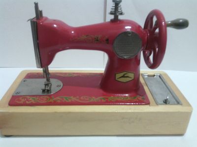 Лот: 13031885. Фото: 1. Детская швейная машинка СССР Минск... Игрушки