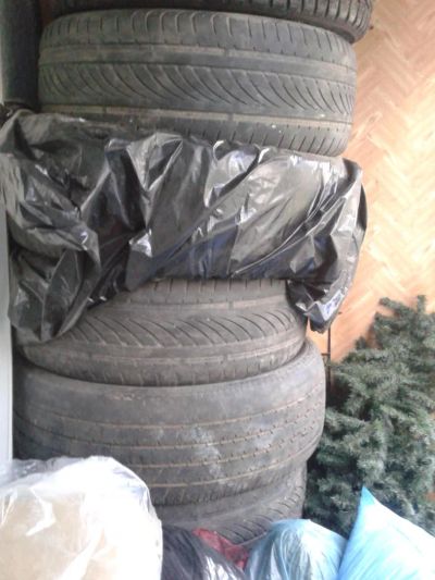 Лот: 4417233. Фото: 1. продам 3 шины nokian 215/55/16... Шины
