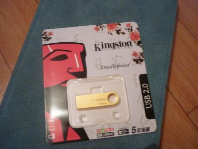 Лот: 4903257. Фото: 1. Миниатюрная флэшечка 16 Гб. USB-флеш карты
