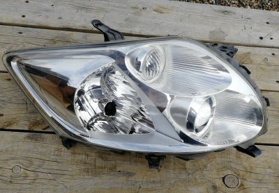 Лот: 14365755. Фото: 1. Фара правая на Toyota Auris 2006-2012. Оптика и освещение