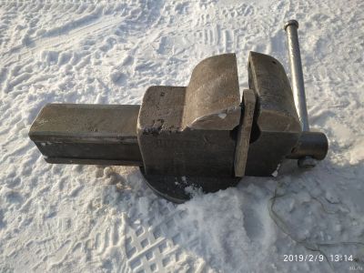 Лот: 13299432. Фото: 1. Тиски слесарные. Промышленное