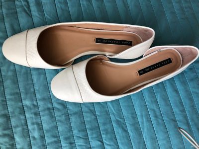 Лот: 13873376. Фото: 1. Балетки Белые Zara. Балетки