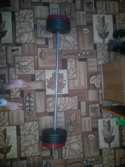 Лот: 4692360. Фото: 1. Гриф (посадка 2,5 см.) с блинами... Штанги, блины