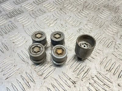 Лот: 25318827. Фото: 1. гайки колесные Ford Focus CB8. Двигатель и элементы двигателя