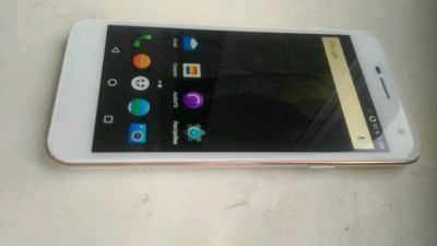 Лот: 11449316. Фото: 1. Телефон Wileyvox Spark+(4GLTE... Кнопочные мобильные телефоны