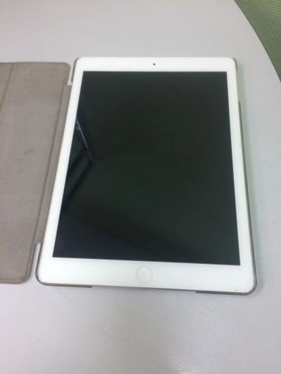 Лот: 8907477. Фото: 1. Планшет iPad Air 32gb. Планшеты