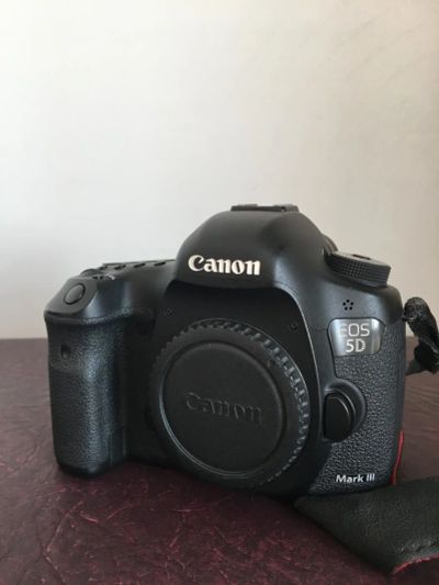 Лот: 10185596. Фото: 1. Canon 5d mark 3 body. Цифровые зеркальные