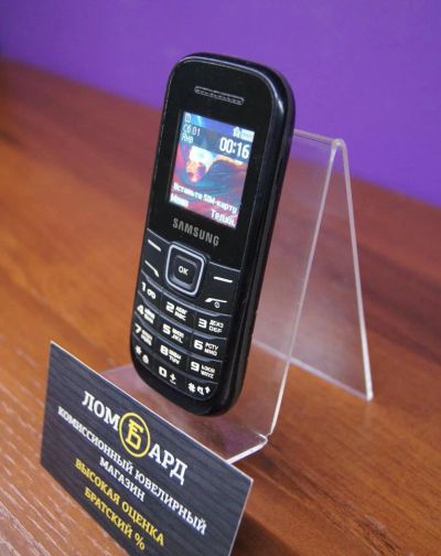 Лот: 10940481. Фото: 1. Телефон Samsung GT-E1200R. Только... Кнопочные мобильные телефоны