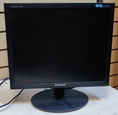 Лот: 16939379. Фото: 1. Монитор 19" VGA, кабели в комплекте. ЖК-мониторы