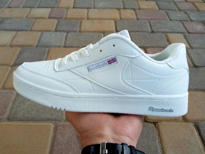 Лот: 19907396. Фото: 1. Кроссовки женские Reebok белые. Кеды, кроссовки, слипоны