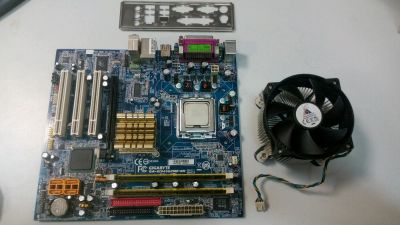 Лот: 5797200. Фото: 1. Материнская плата GigaByte GA-8I945GZME-RH... Материнские платы