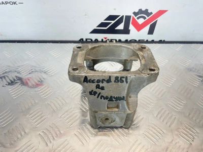 Лот: 25807692. Фото: 1. кронштейн подушки двигателя Honda... Двигатель и элементы двигателя