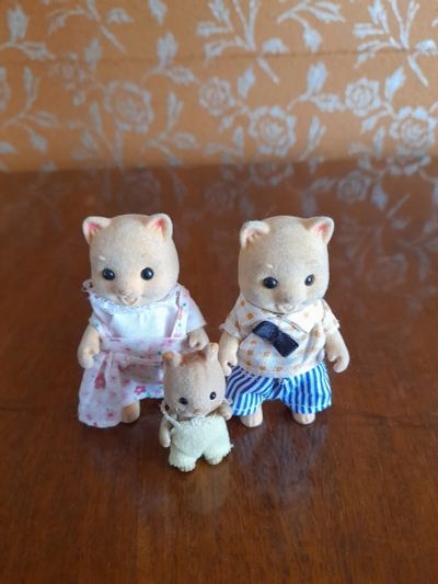 Лот: 19134642. Фото: 1. Семья котов с младенцем бурундуком... Куклы и аксессуары