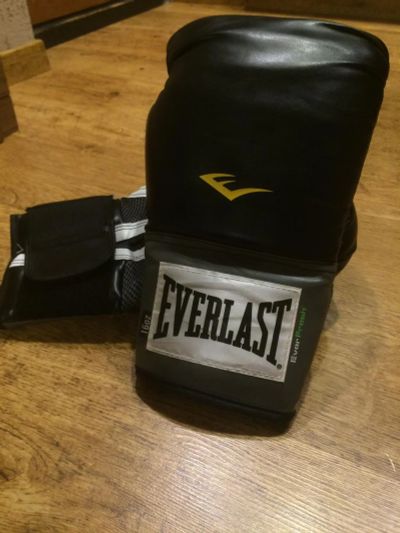Лот: 6780333. Фото: 1. Перчатки Everlast. Перчатки
