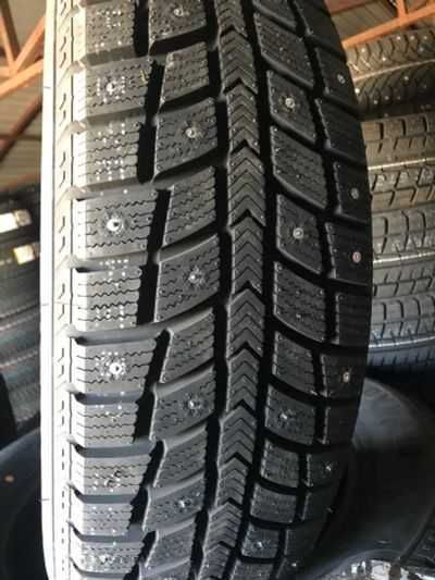 Лот: 19495341. Фото: 1. Зимняя резина 215/65 R-17 "Dynamo... Шины
