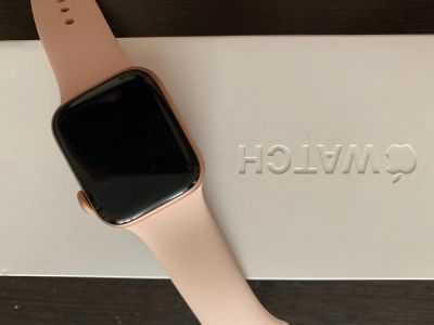 Лот: 17627620. Фото: 1. Apple Watch 4, 40mm. Смарт-часы, фитнес-браслеты, аксессуары