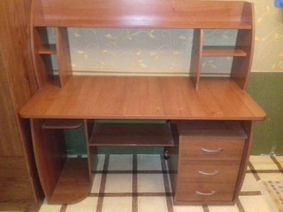 Лот: 10845019. Фото: 1. Стол письменный. Компьютерные и письменные столы