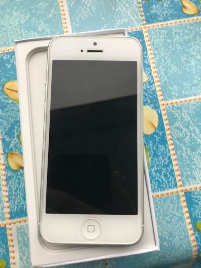 Лот: 10100301. Фото: 1. iPhone 5 16gb silver в хорошем... Смартфоны