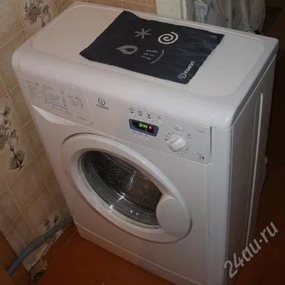 Лот: 295263. Фото: 1. Узкая стиральная машина Indesit... Стиральные машины