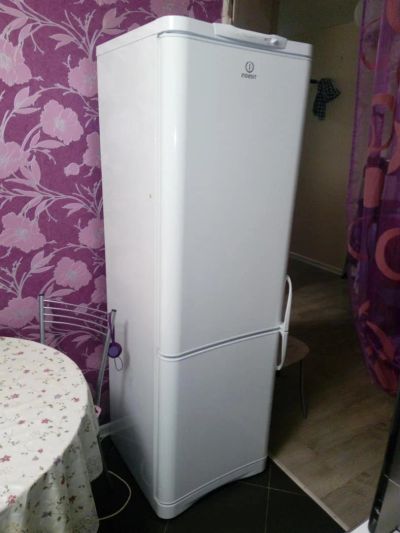 Лот: 6517216. Фото: 1. Холодильник Indesit. Холодильники, морозильные камеры