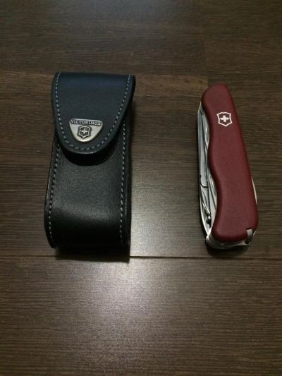 Лот: 6720694. Фото: 1. Нож Victorinox с чехлом. Ножи, топоры