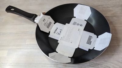 Лот: 18975795. Фото: 1. Сковорода IKEA с рубля!. Сковороды и сотейники