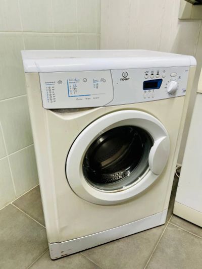 Лот: 20840097. Фото: 1. Стиральная машина Indesit WIUN... Стиральные машины