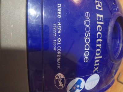 Лот: 20739907. Фото: 1. Electrolux 1800w с мешком для... Пылесосы, паровые швабры