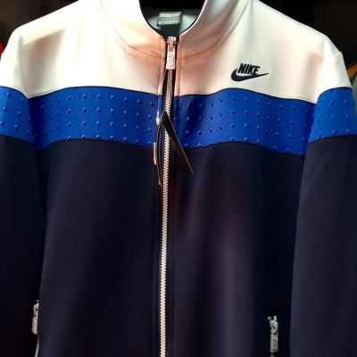 Лот: 7917114. Фото: 1. Спортивный костюм Nike 3-х цветный. Спортивные костюмы