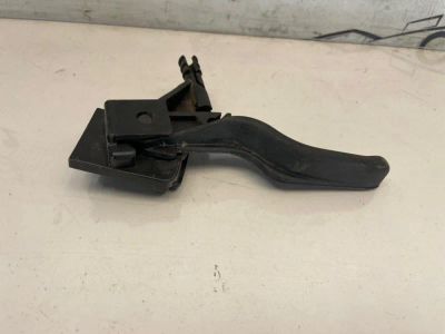 Лот: 22459556. Фото: 1. ручка открывания капота Opel Astra... Другое (автозапчасти)