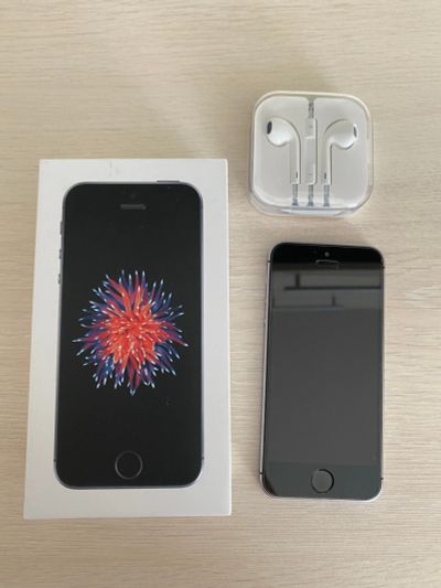 Лот: 15773560. Фото: 1. Apple iPhone SE 16GB Space Gray... Смартфоны