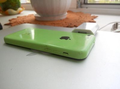 Лот: 12005946. Фото: 1. iPhone 5c 8gb Green. Смартфоны