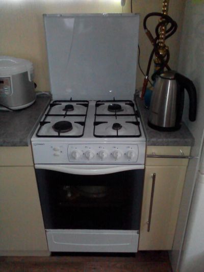 Лот: 5064511. Фото: 1. Газовая плита Indesit KG2403 -... Плиты, духовые шкафы, варочные поверхности