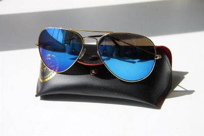Лот: 3354332. Фото: 1. очки Ray Ban синие в золотой оправе. Очки солнцезащитные