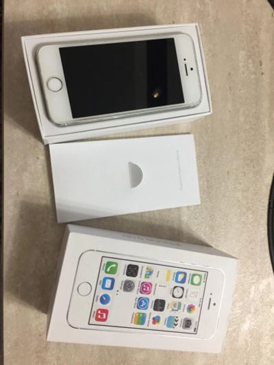 Лот: 10948155. Фото: 1. Iphone 5s white. Смартфоны