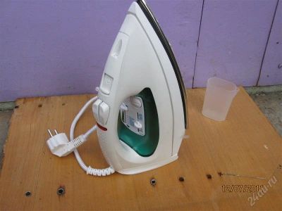 Лот: 946733. Фото: 1. Утюг Scarlett SC-1130S. Утюги, парогенераторы, отпариватели