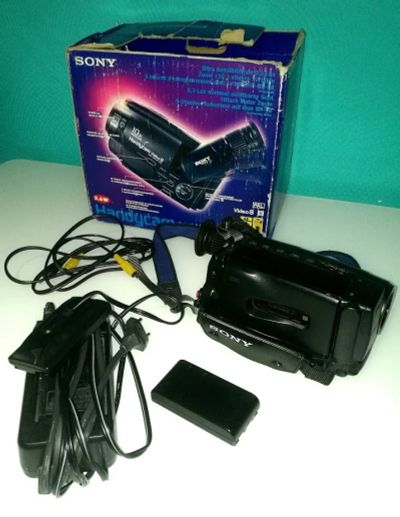Лот: 15711712. Фото: 1. Видеокамера кассетная Sony Handycam... Видеокамеры